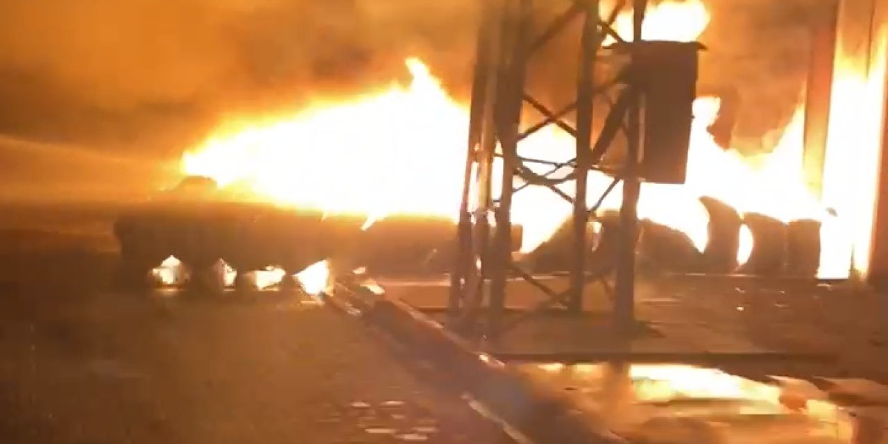 Adana'da Oto Lastik Geri Dönüşüm Tesisinde Çıkan Yangın Söndürüldü