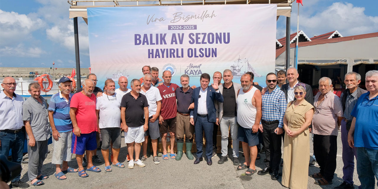 Başkan Kaya, balıkçı esnafına malzeme desteği verdi