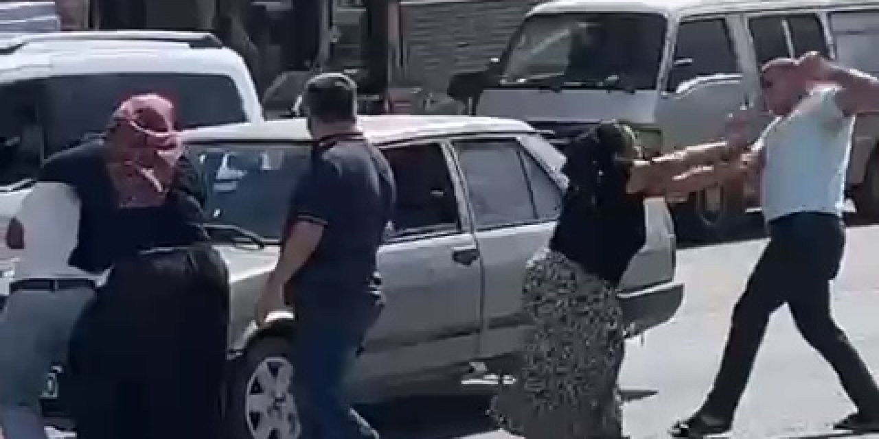 Trafikteki Sopalı Kavgaya Kadınlar Da Karıştı; O Anlar Kamerada