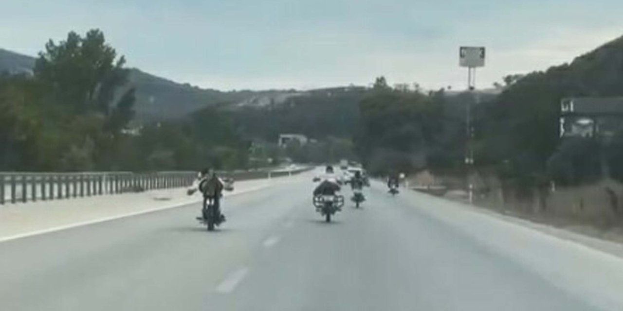 Çanakkale'de Motosikletlilerin Tehlikeli Yolculuğu Kamerada