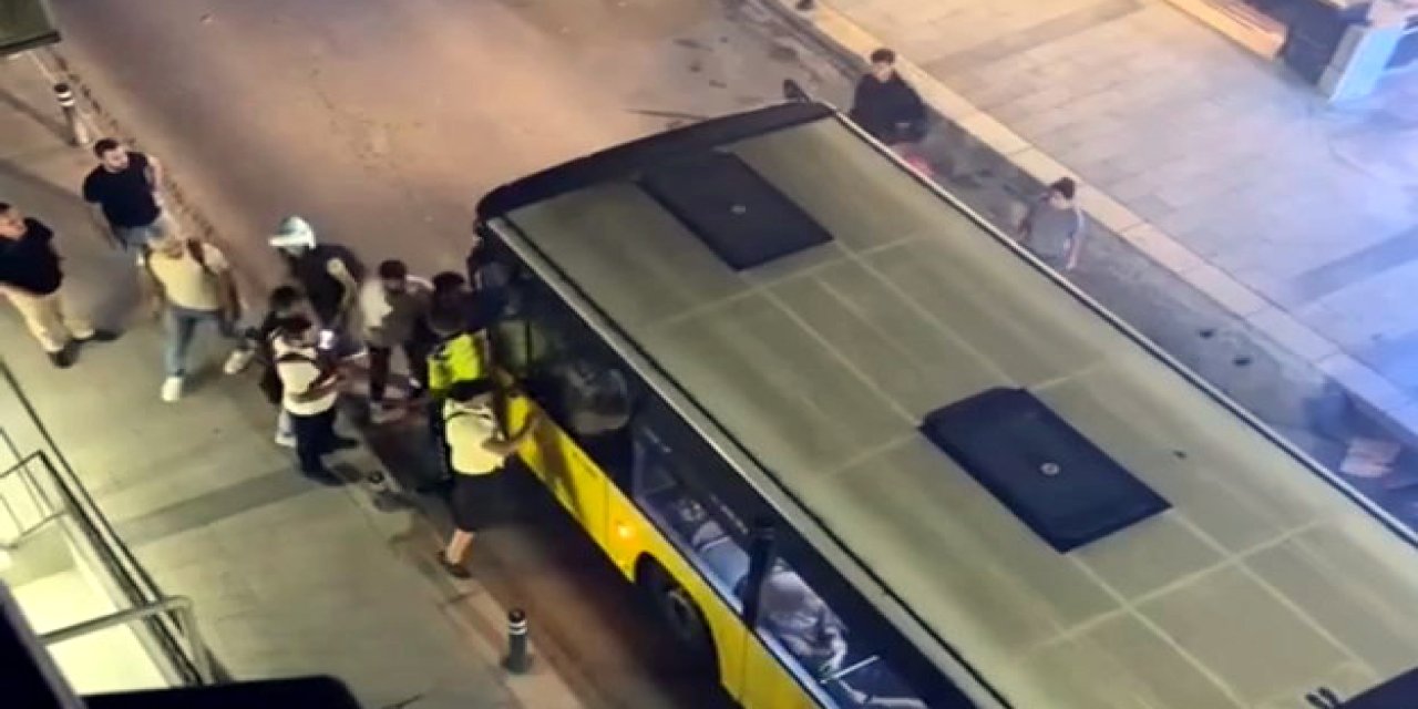 İstanbul- Avcılar'da İett Otobüsü Motokuryeye Çarptı