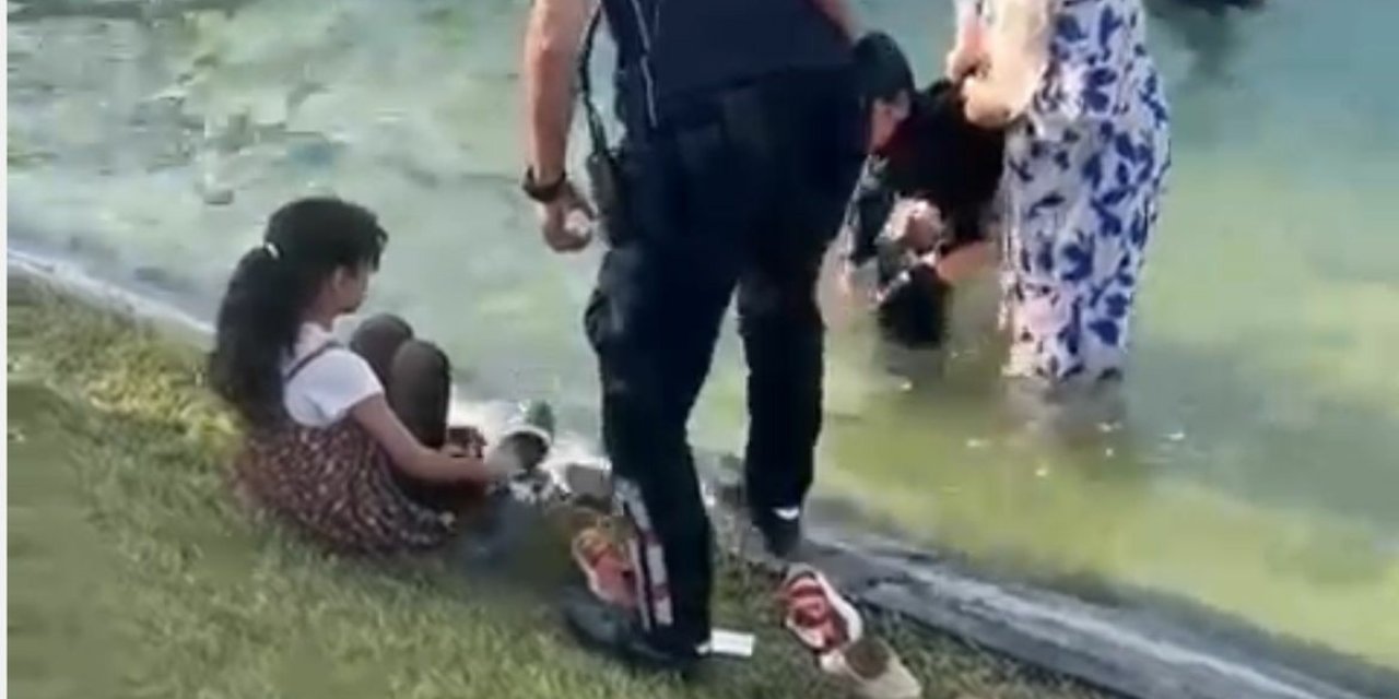 Süs Havuzunda Boğulma Tehlikesi Geçiren Çocukları, Polis Ekipleri Fark Ederek Kurtardı