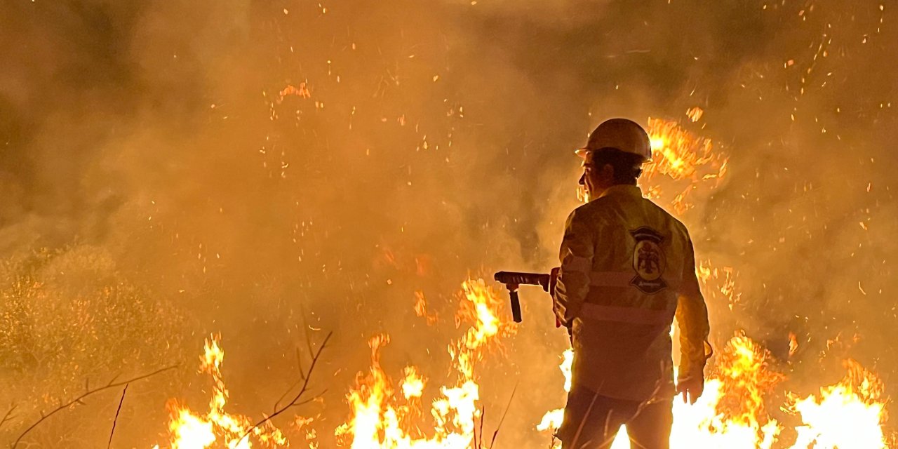 Erzincan'da Çıkan Örtü Yangını 4 Saatte Söndürüldü