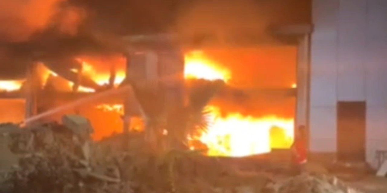 Sanayi Sitesindeki Yangında 10 İş Yeri Zarar Gördü