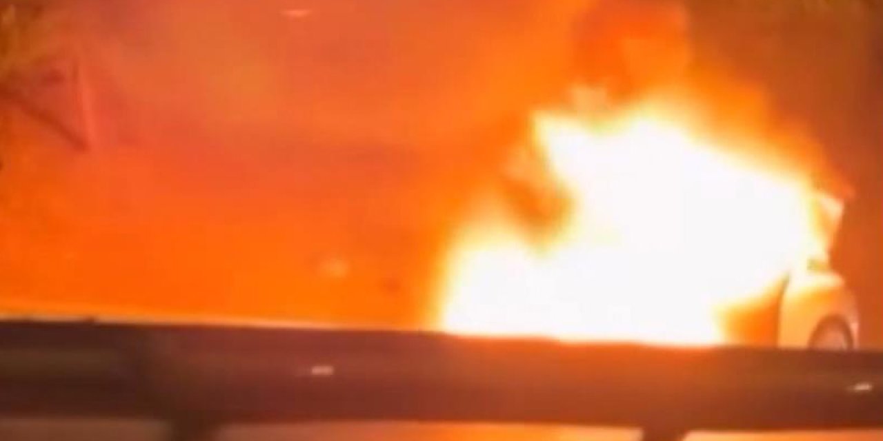 İstanbul - Başakşehir Tem Otoyolu'nda Otomobil Alev Alev Yandı