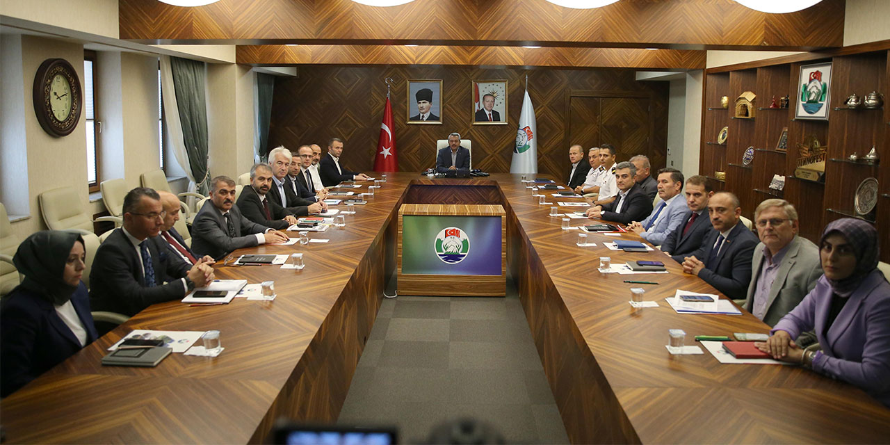 Rize'de eğitim-öğretim dönemi hazırlık ve değerlendirme toplantısı gerçekleştirildi