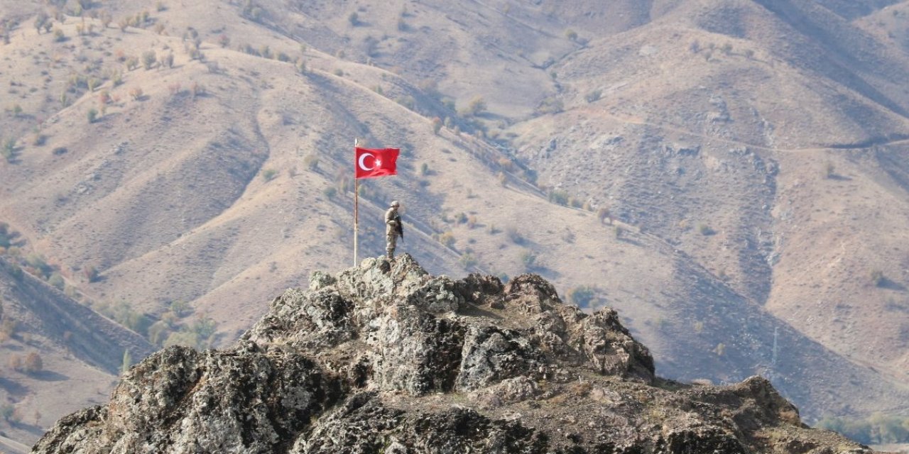 Bakan Yerlikaya: 4 Terör Örgütü Mensubu Teslim Oldu