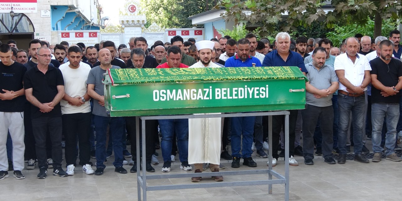 Bursa - Kaykayla Parka Giderken Servis Minibüsünün Çarptığı Yusuf Hayatını Kaybetti (2)