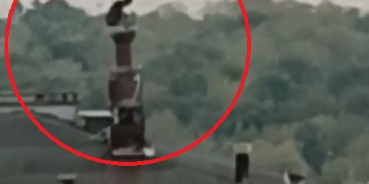Cezaevi Firarisi, Saklandığı Evin Bacasından Çatıya Çıkarken Yakalandı; O Anlar Kamerada