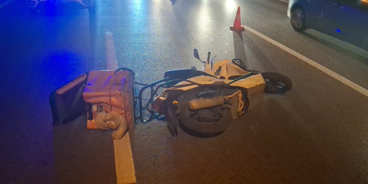 Bursa'da, Bariyerlere Çarpan Motosikletli Kurye Öldü