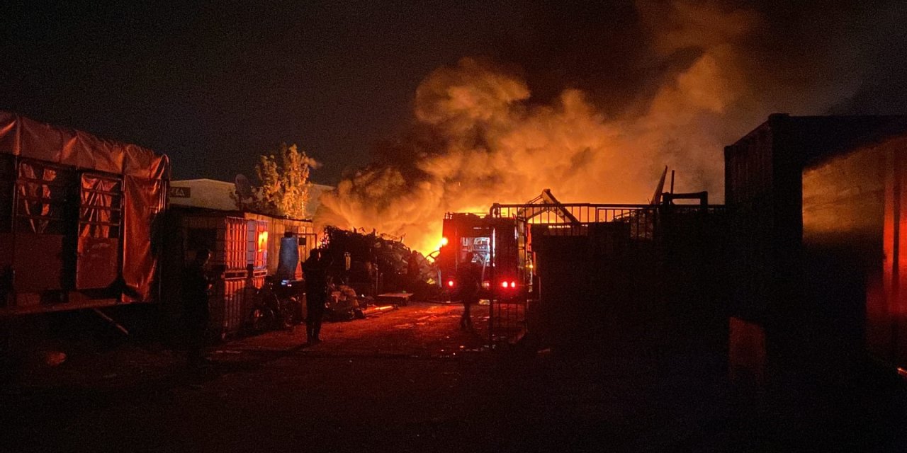 İnegöl'de Geri Dönüşüm Tesisi Alev Alev Yandı