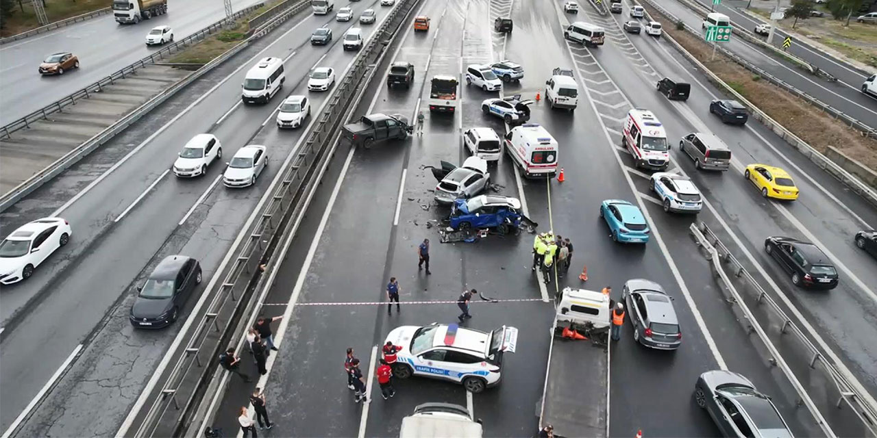 Bağcılar TEM'de zincirleme trafik kazası: 2 ölü 4 yaralı