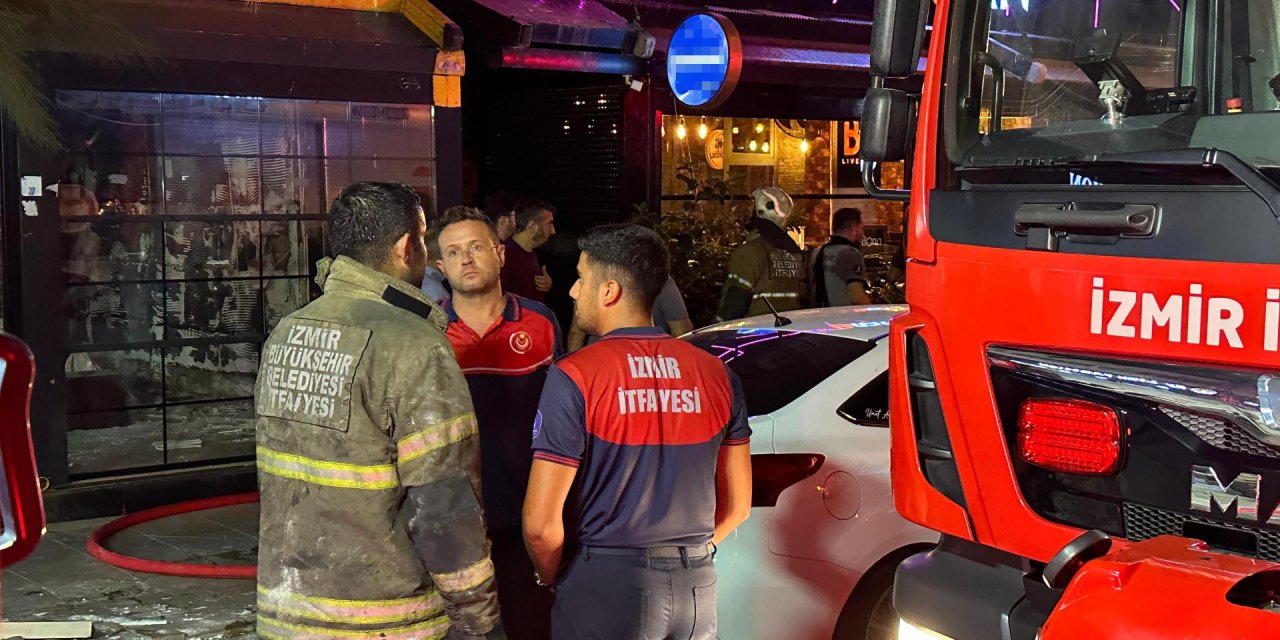 İzmir'de Çatı Katında Çıkan Yangında Yaklaşık 100 Güvercin Öldü