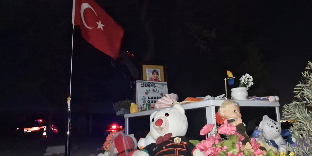 Narin'in Mezarı Yapıldı; Başucuna Türk Bayrağı Dikildi (2)