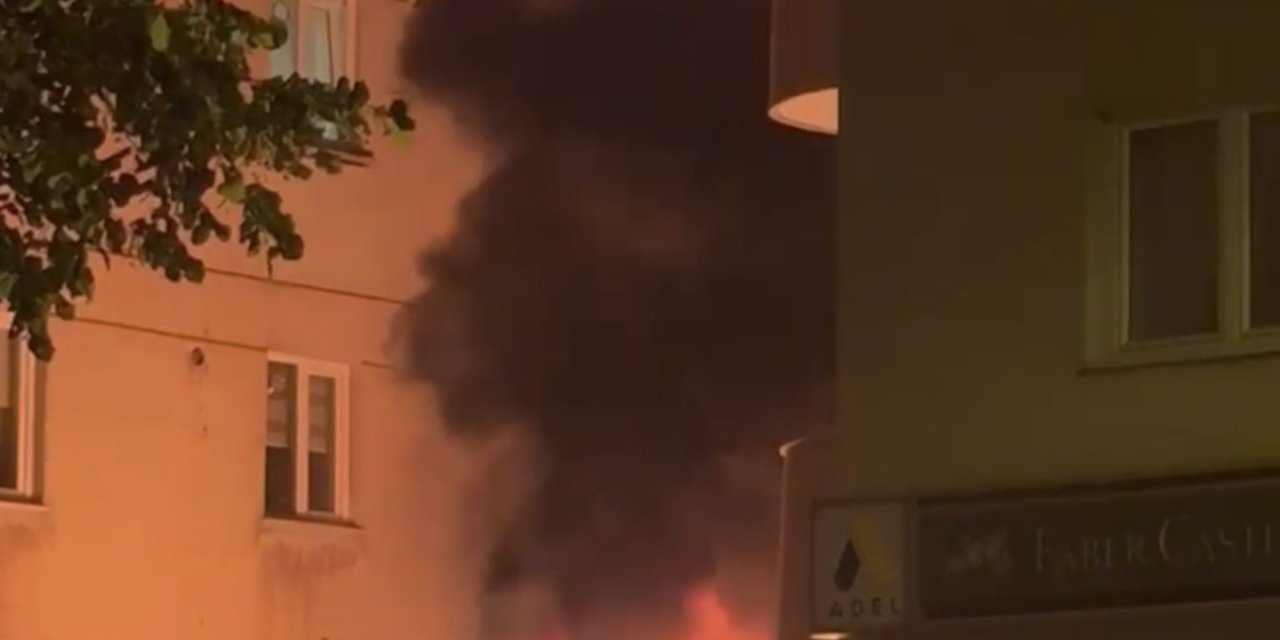 İstanbul - Ataşehir'de Otoparktaki Cip Alev Alev Yandı