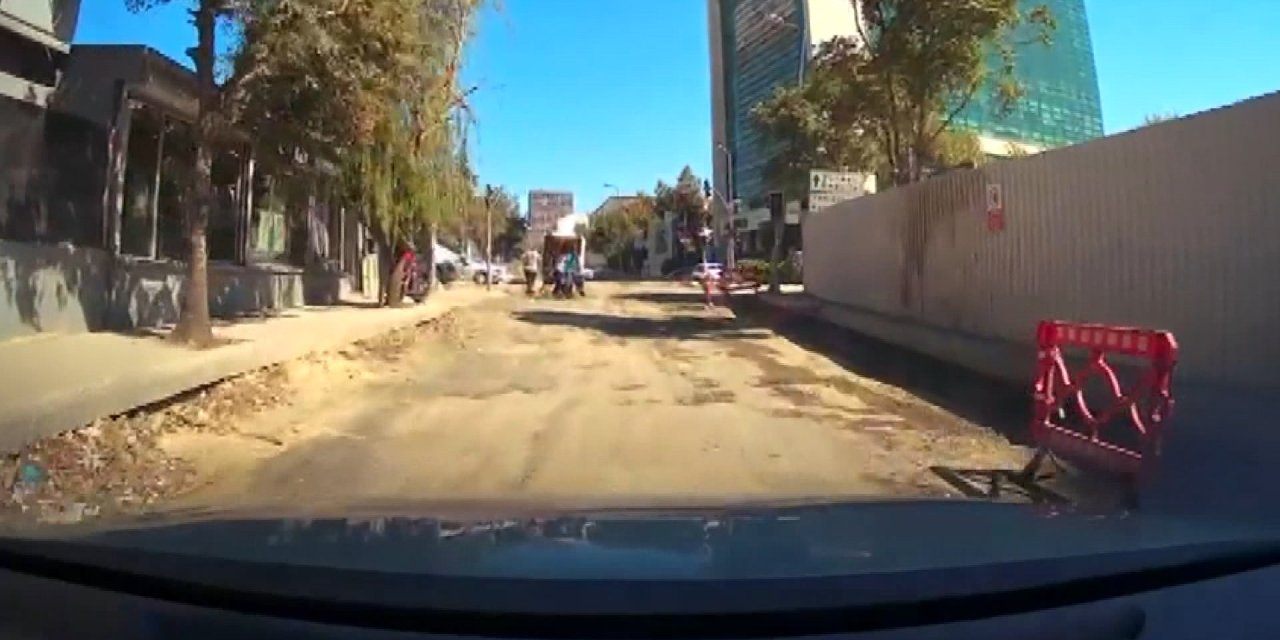 İstanbul - Bağcılar'da İş Makinesinin Karıştığı Kaza Kamerada