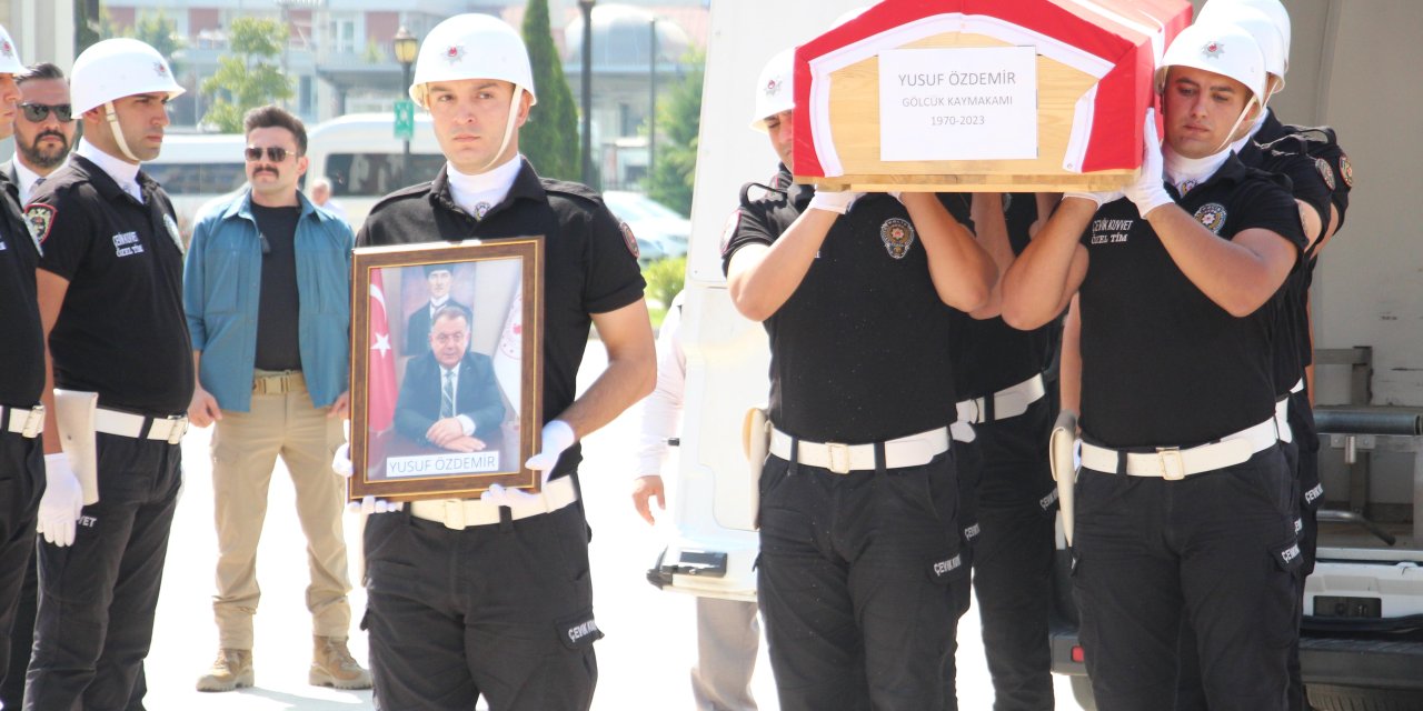 Gölcük Kaymakamı Özdemir İçin Valilikte Tören