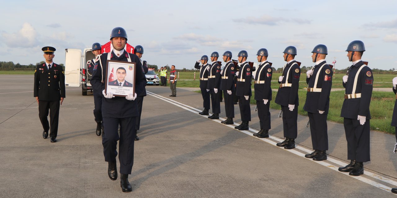 ‘Dur’ İhtarına Uymayan Motosikletlinin Çarptığı Astsubay Şehit Oldu (2)