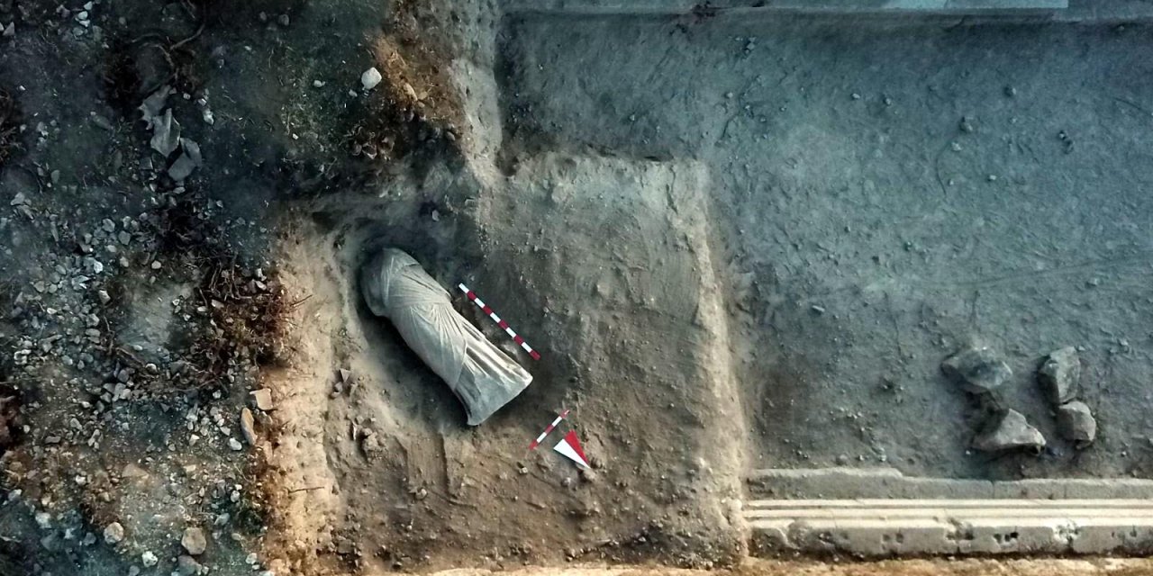Blaundos'ta Roma Dönemine Ait Kadın Heykeli Bulundu