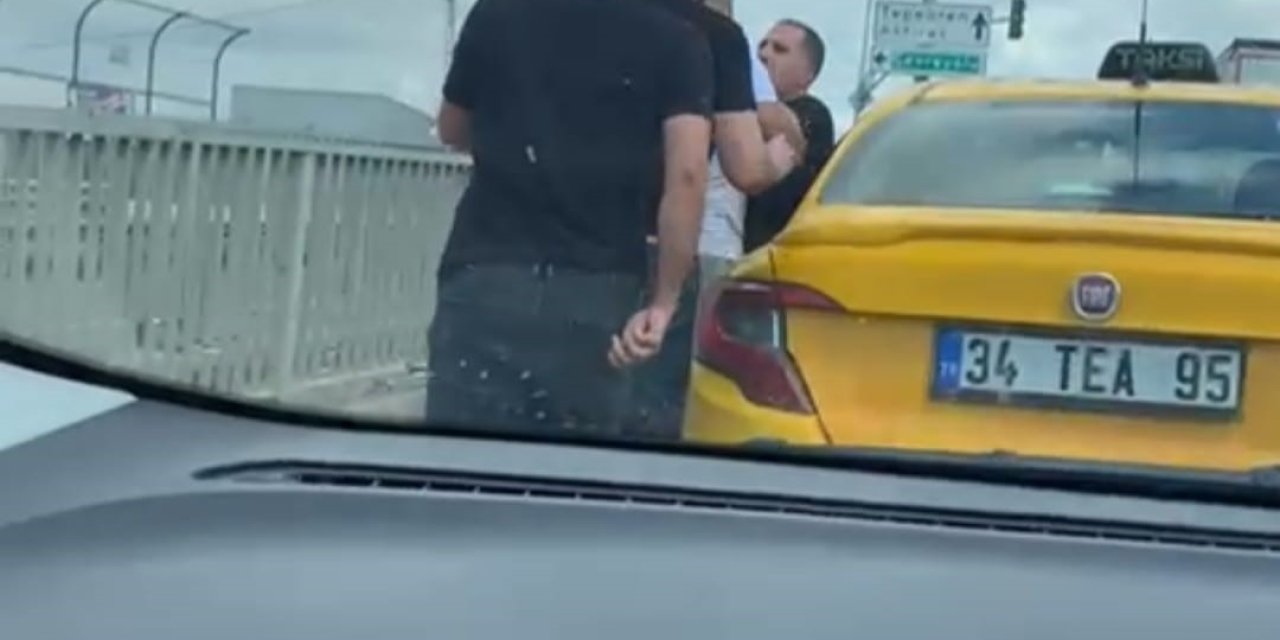 İstanbul- Tuzla'da Yol Verme Kavgası; Taksi Şoförünü Darbettiler