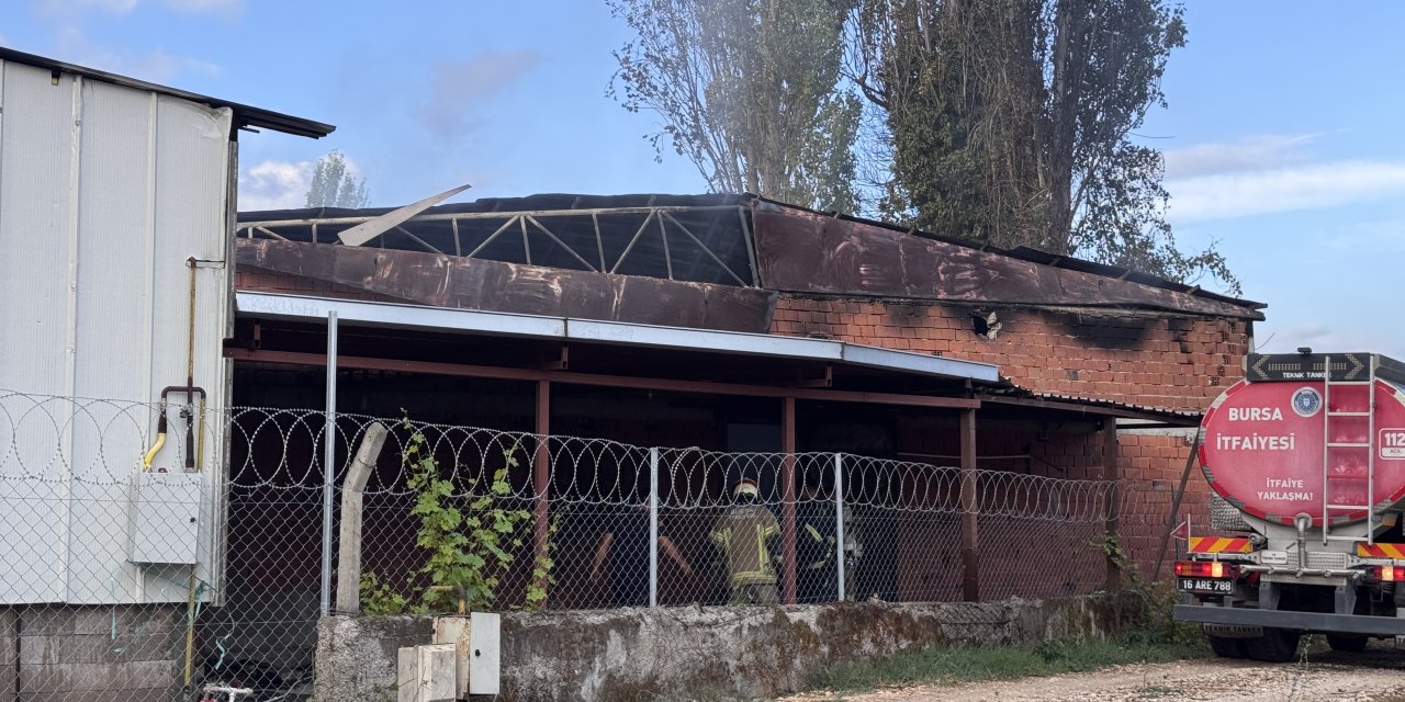 Geri Dönüşüm Tesisinde Çıkan Yangın Büyümeden Söndürüldü
