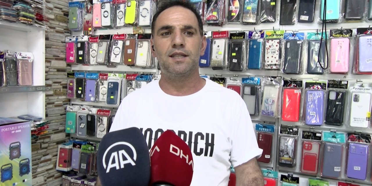 Esenyurt'ta Müşteri Gibi Geldiği Dükkandan Cep Telefonu Çaldı