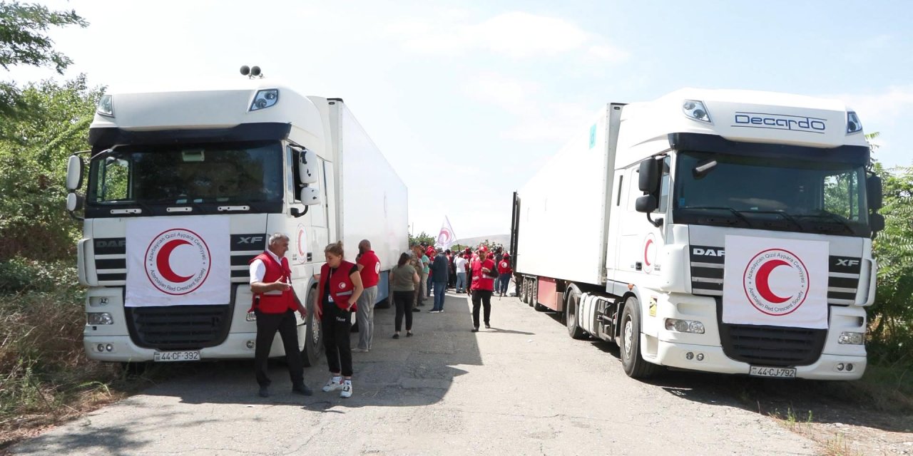 Azerbaycan’ın Ermenilere Gönderdiği Yardım Tır’ları Kontrol Noktasında Bekliyor
