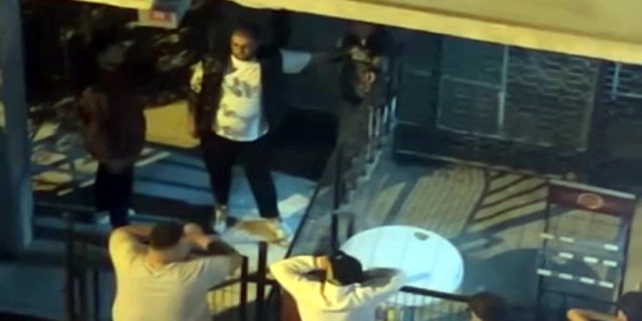 İstanbul - Avcılar’da Kız Kardeşine Laf Atan Çocuğu Darbetti