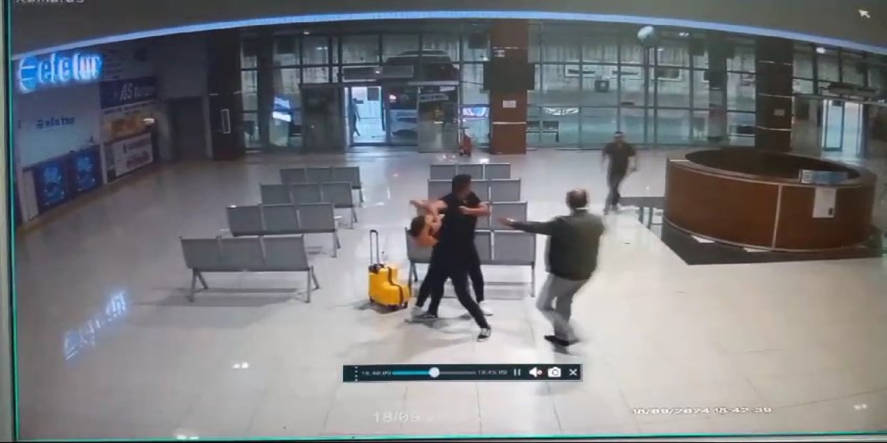 Zonguldak - İyi Partili Belediye Başkanı Ve Oğlu Terminalde Husumetlileriyle Kavga Etti; O Anlar Kamerada