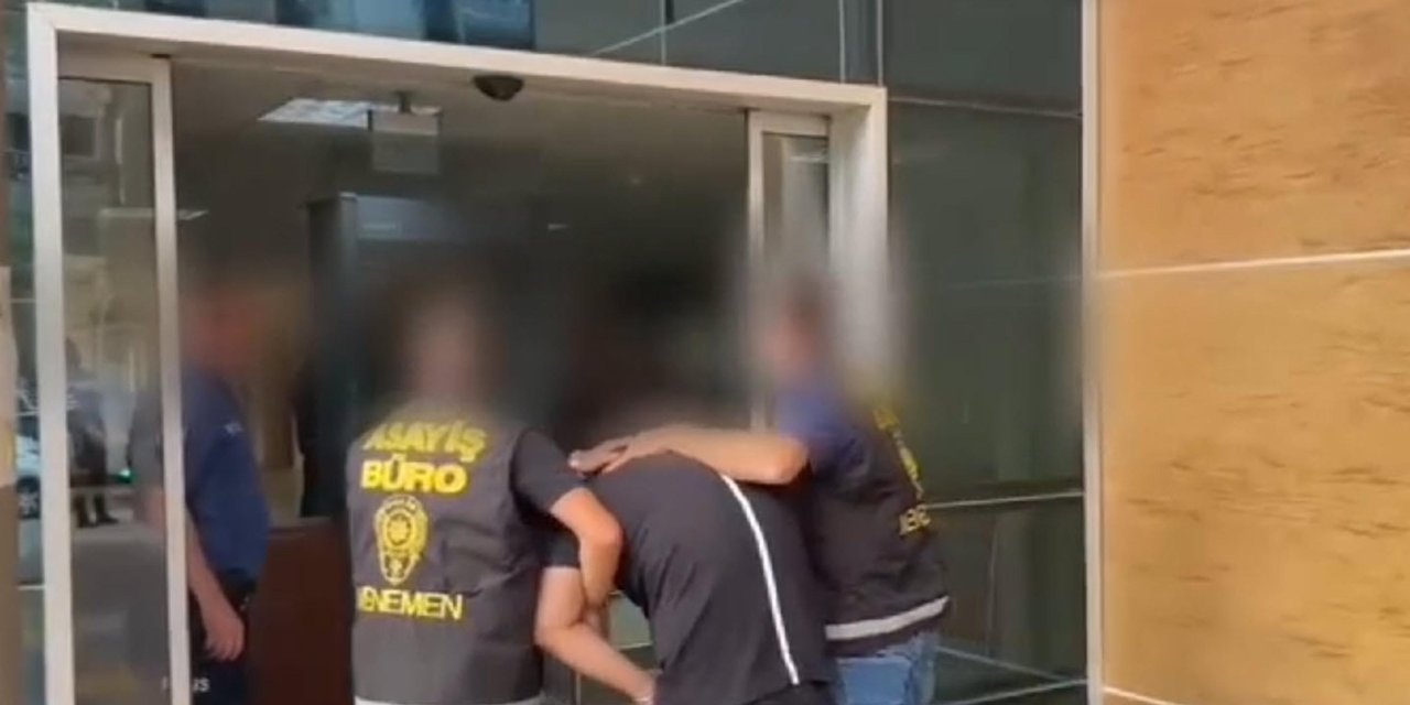 İzmir'de Tabanca Ve Bıçaklı Kavgada 4 Kişi Yaralandı, 5 Kişi Tutuklandı