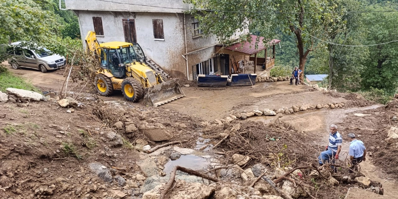 Ortahisar Belediyesi, sel ve heyelan yaşanan ilçelerde canla başla çalışmalarını sürdürüyor