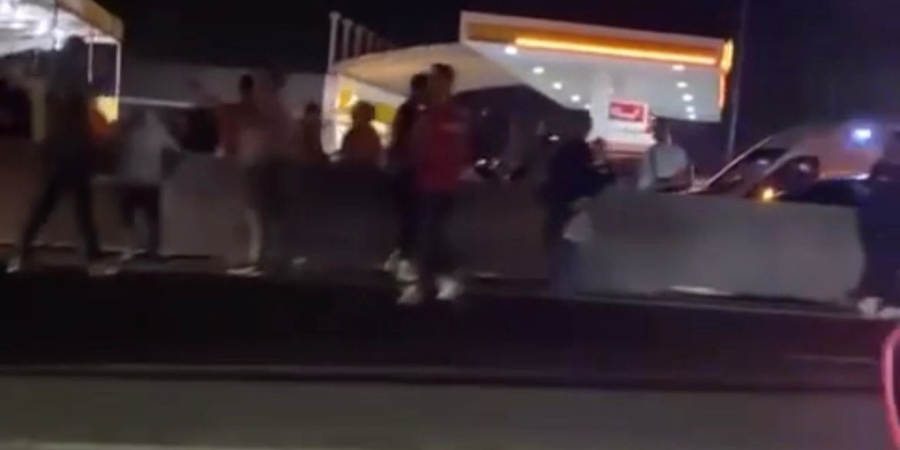 Yolun Karşısına Geçmeye Çalışan Yayalara Minibüs Çarptı: 2 Ölü