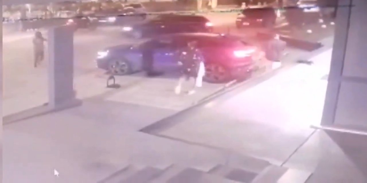 Eski milli futbolcu Serhat Akın'a saldırı kamerada