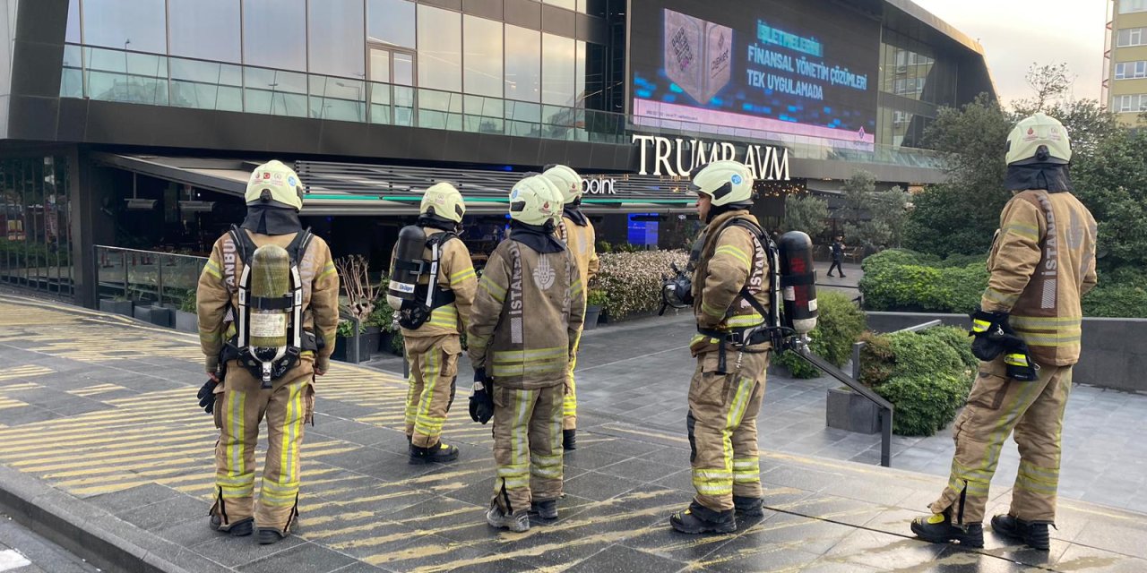 İstanbul- Şişli’de Avm’de Çıkan Yangın Söndürüldü