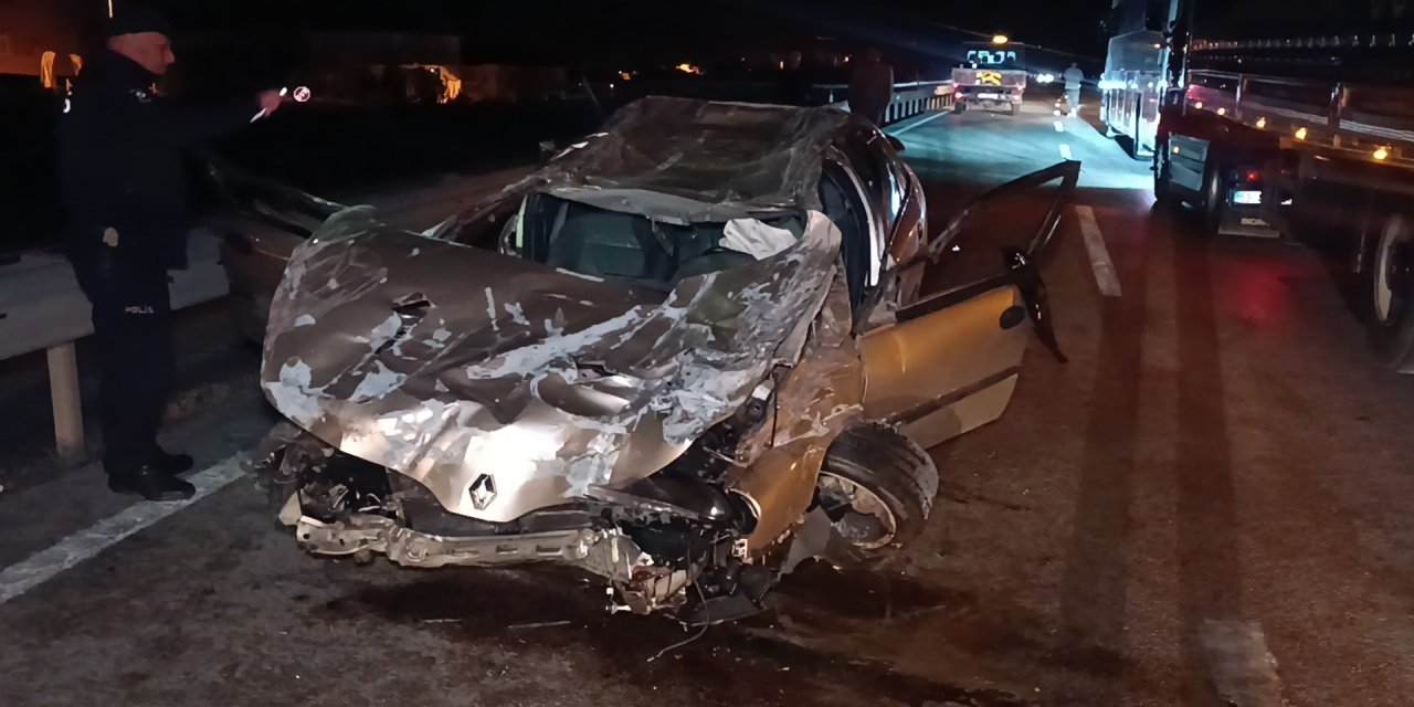 Kırıkkale'de Takla Atıp, Karşı Şeride Geçen Otomobildeki 2 Kişi Yaralandı