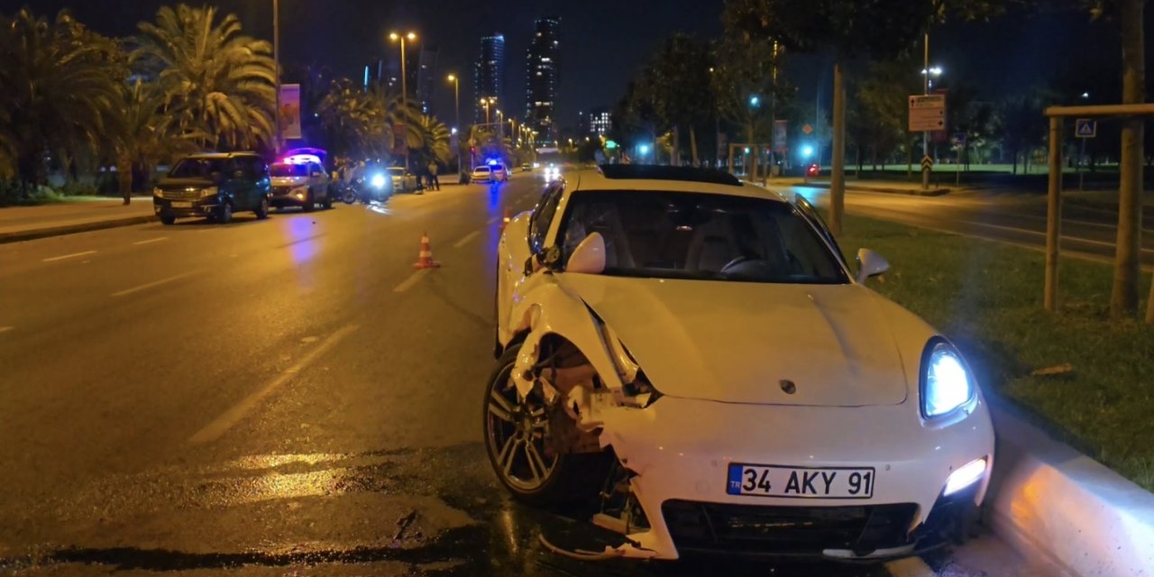 İstanbul-pendik'te, Otomobilin Çarptığı Motosikletli Ağır Yaralandı