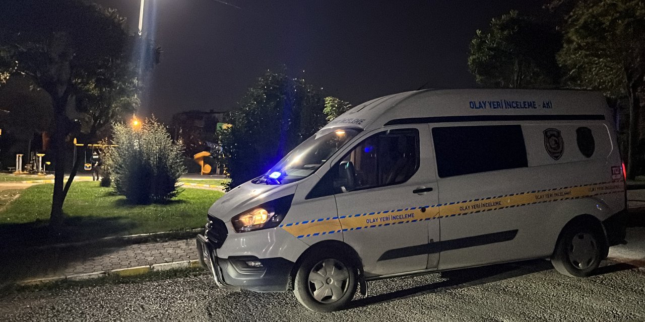 Parkta Tartıştığı 2 Kişiyi Tabancayla Vurdu