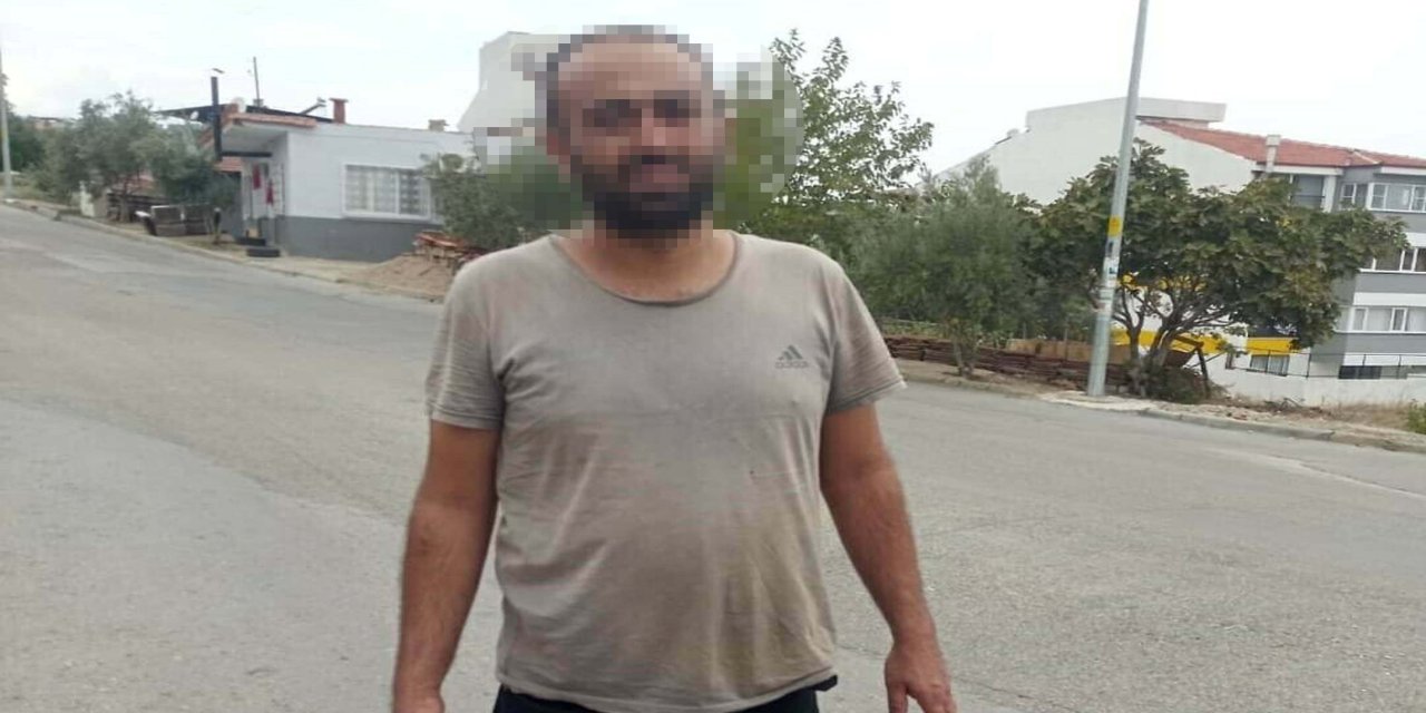 Namaz kıldıran imamın başına tabureyle vurdu; o anlar kamerada