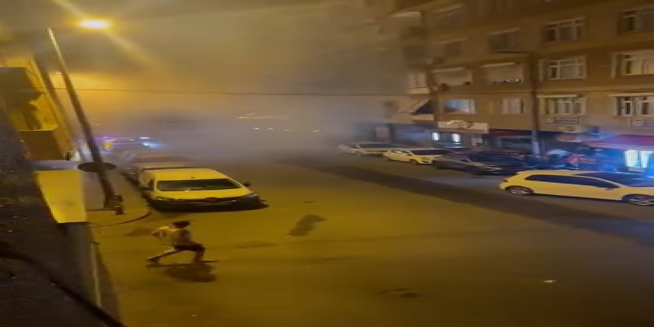 İstanbul-küçükçekmece’de İnternet Kafenin Önüne Patlayıcı Madde Atıp Kaçtılar