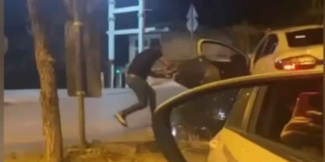 İstanbul - Pendik’te Tekmeli Yumruklu Sinyal Kavgası Kamerada