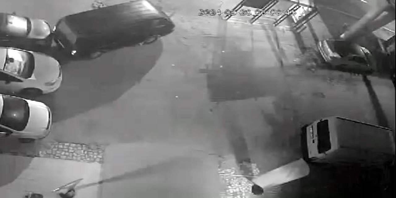 İstanbul- Avcılar'da Bir Dakikada Minibüs Çalan Hırsızlar Kamerada