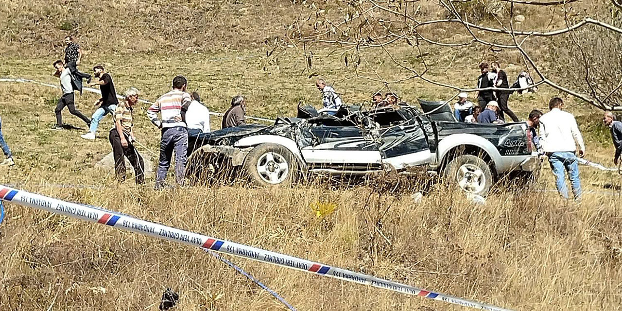 Gümüşhane'de uçuruma devrilen kamyonetteki 2 kişi öldü
