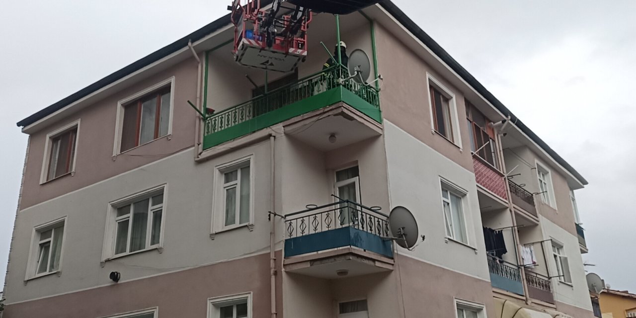 Kocaeli - Ev Yangınında 2 Kişi Dumandan Etkilendi