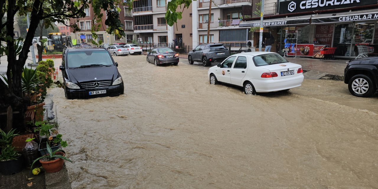 Zonguldak Valisi: Geçmiş Taşkınlarda, İş Yerini Veya Konutunu Su Basanlar Buraları Terk Etsin