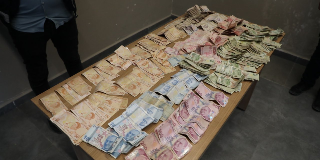 Dilencinin Üzerinden 12 Bin 980 Tl Çıktı