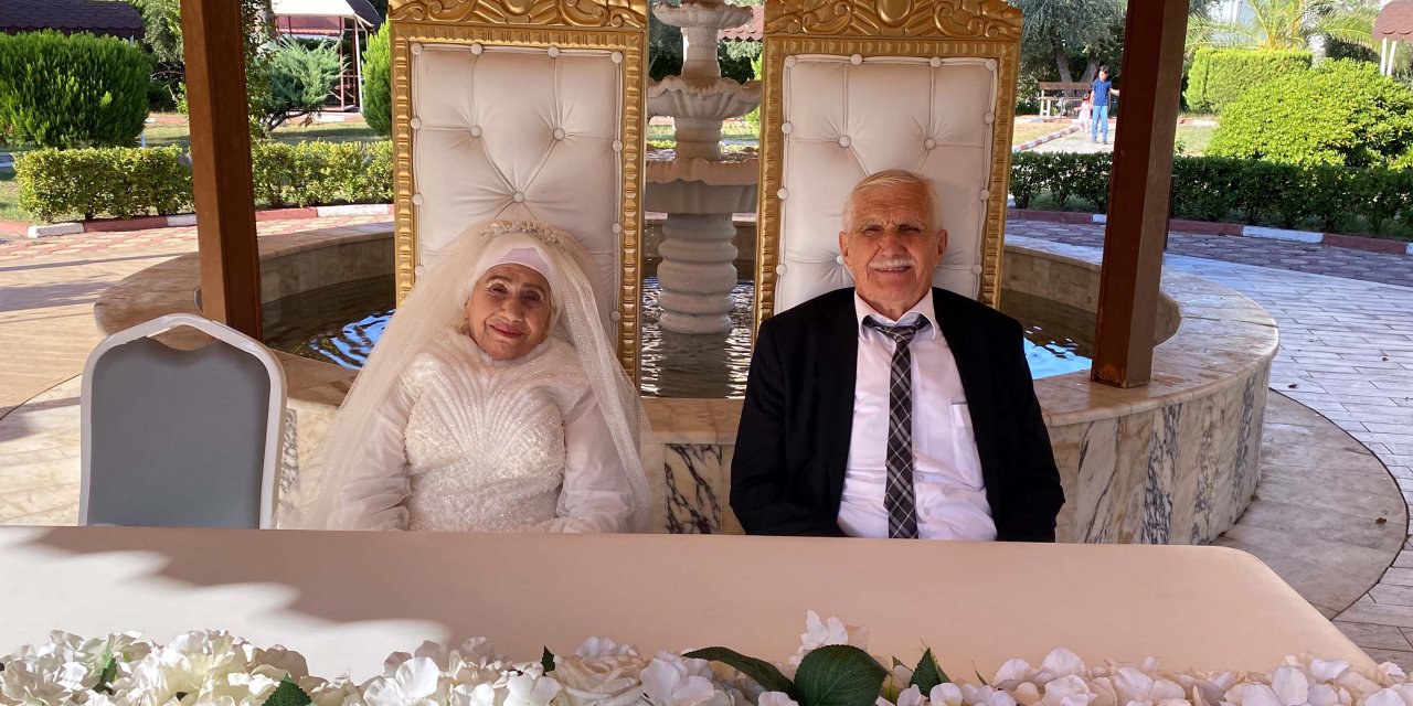Huzurevinde Tanışıp İkinci Baharlarına 'Evet' Dediler