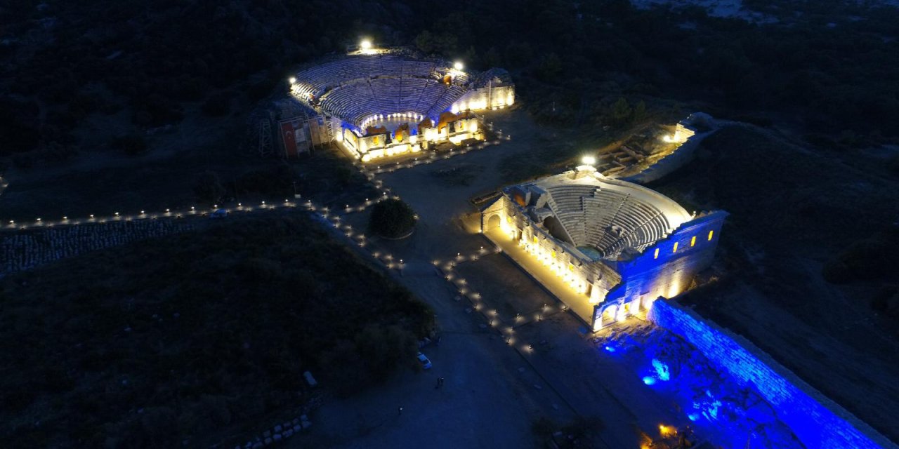 Efes Ve Pamukkale'yi 361 Bin 215 Kişi Gece Ziyaret Etti