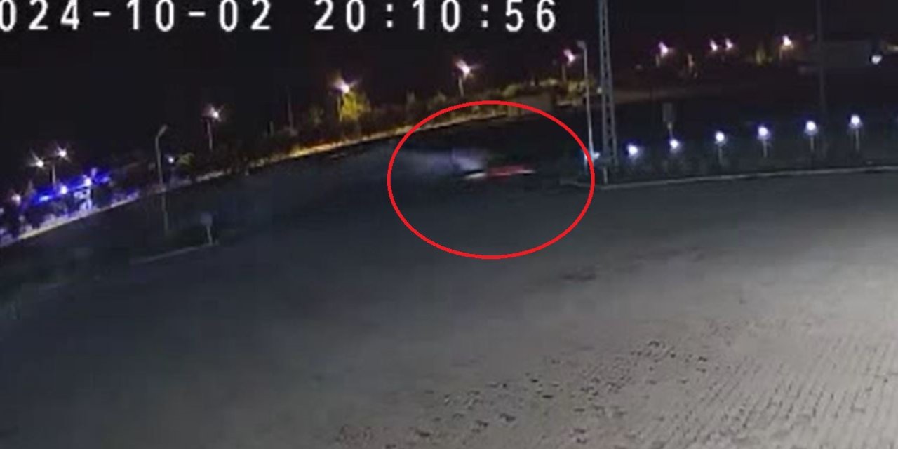 Nevşehir'de Otomobilin Elektrik Direğine Çarpması Kamerada: 1 Ölü, 3 Yaralı