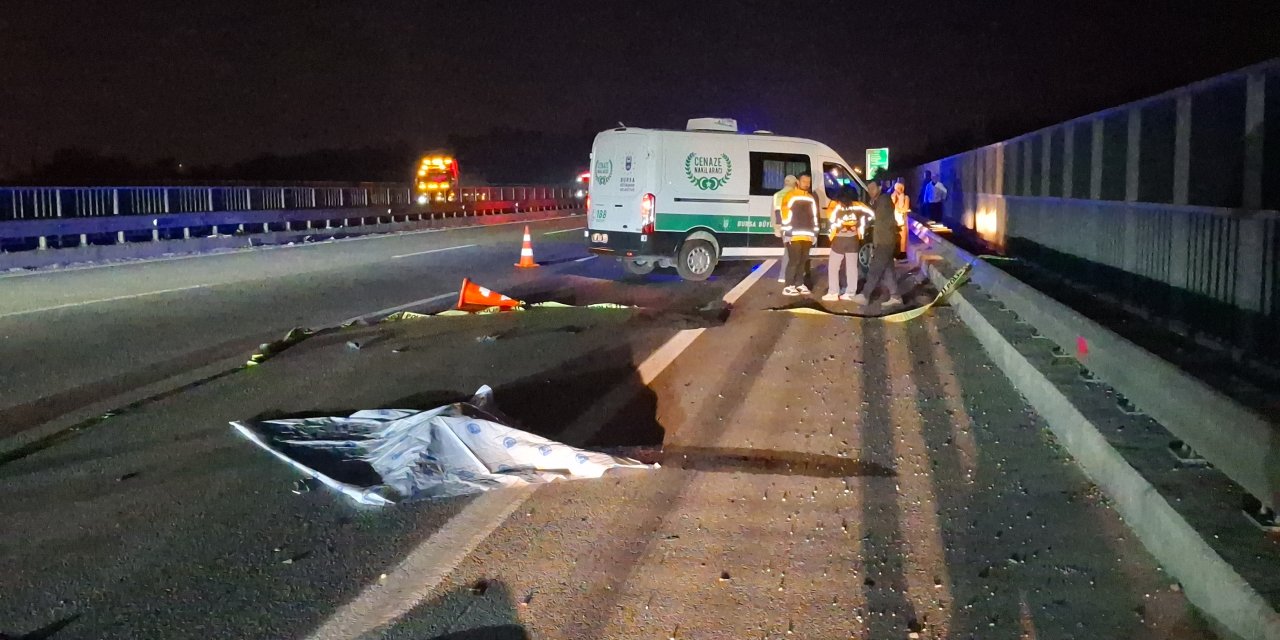 Bursa'da, Otoyolda Yürürken Otomobilin Çarpmasıyla Öldü