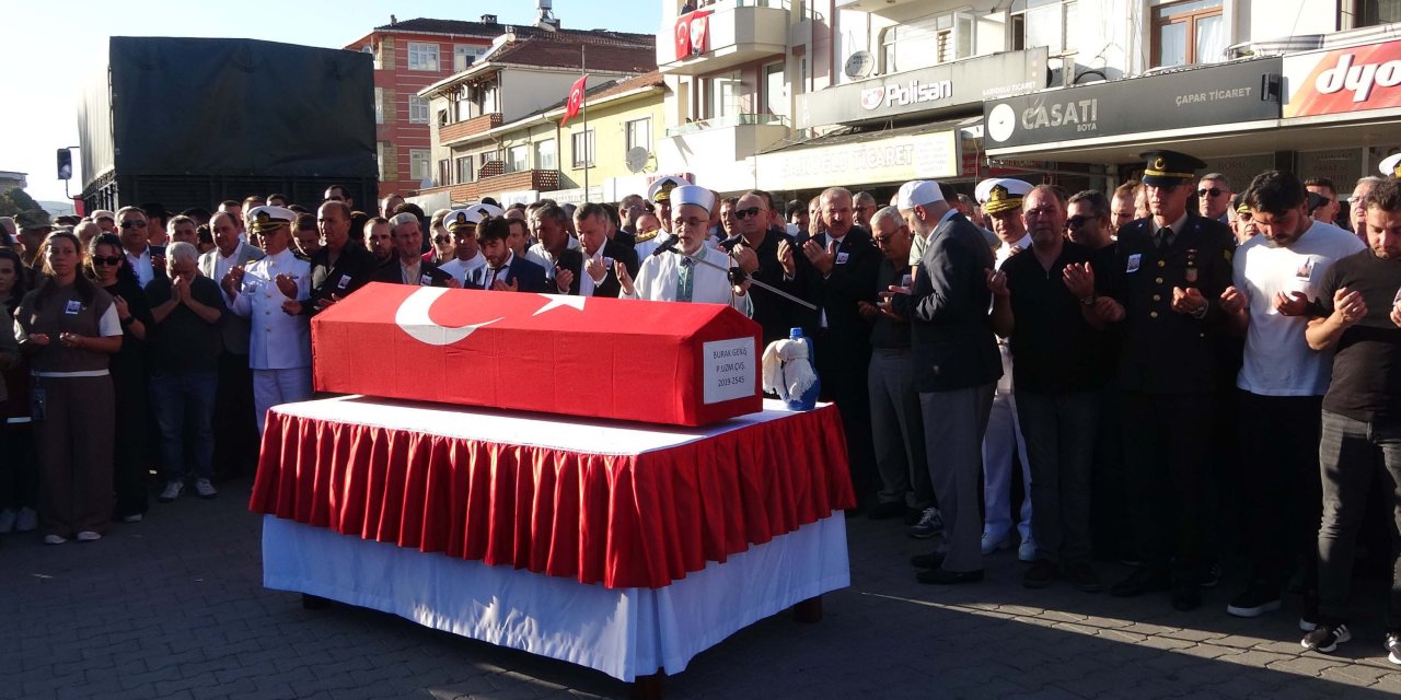 Şehit Uzman Çavuşun Cenazesi, Çanakkale'de Askeri Törenle Karşılandı (2)